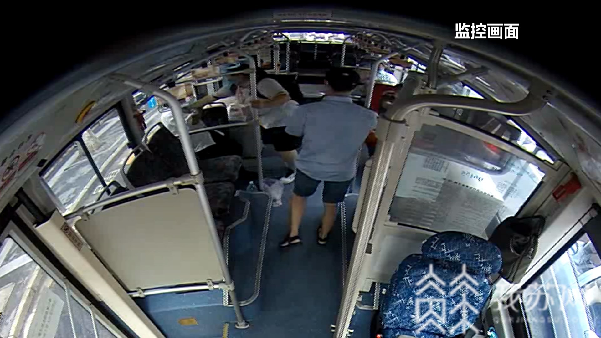 画面■画面极度舒适！高中女生霸气制服公交“咸猪手”