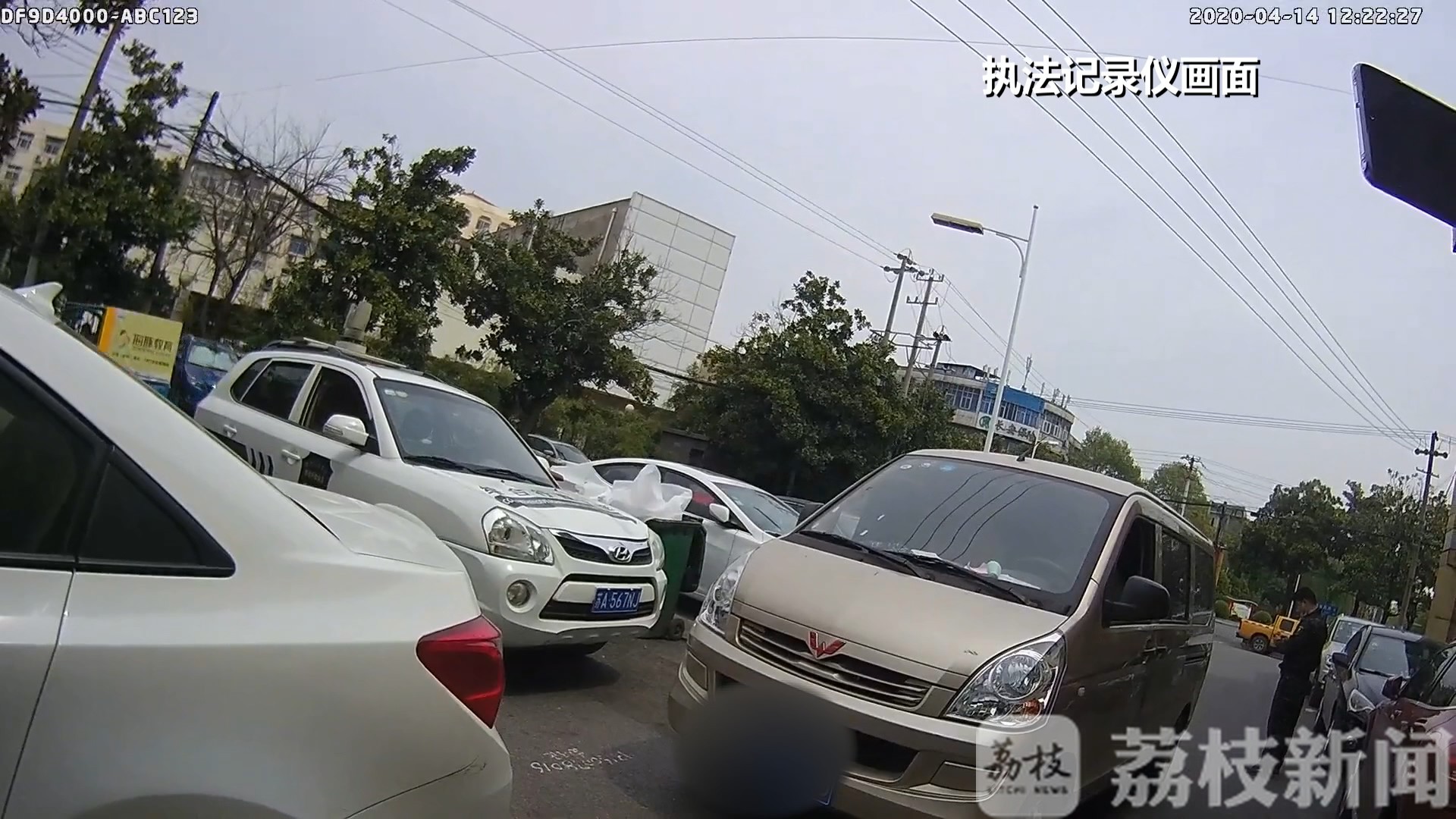 液化气■在执法单位隔壁违规拖液化气钢瓶？查你没商量！