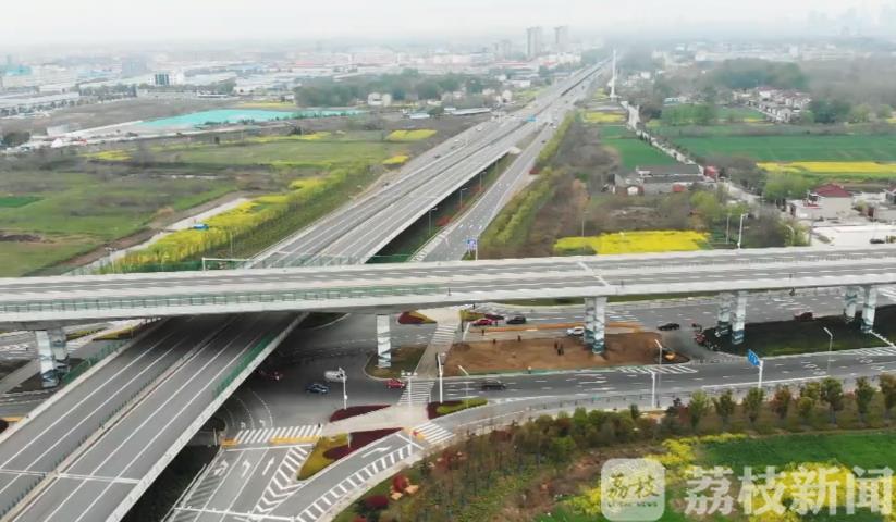『彩绘』扬州市首个“立交彩绘”即将完工 “水墨画”装扮桥柱