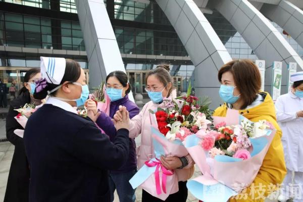 今天出征！致敬连云港首批支援湖北医疗队