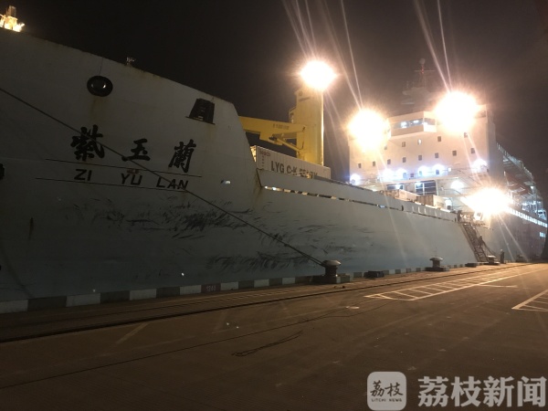 连云港墟沟海事处连夜开辟“绿色通道” 让海外华人捐赠的20万只