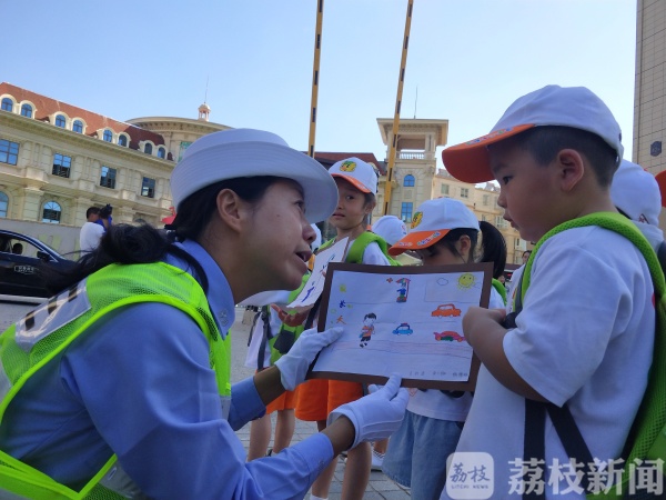 温暖一城人 这些“小天使”们迎来特殊的人生第一课