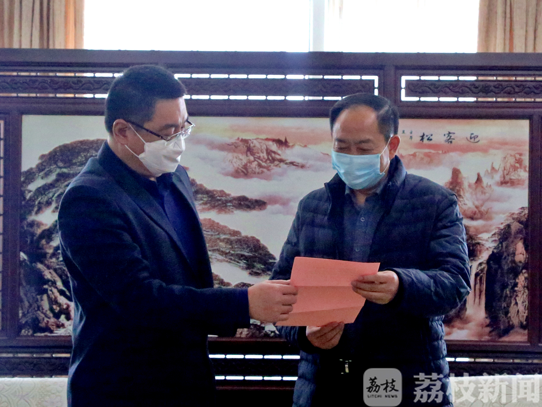 连云港■连云港港积极救助“青云河”生病船员