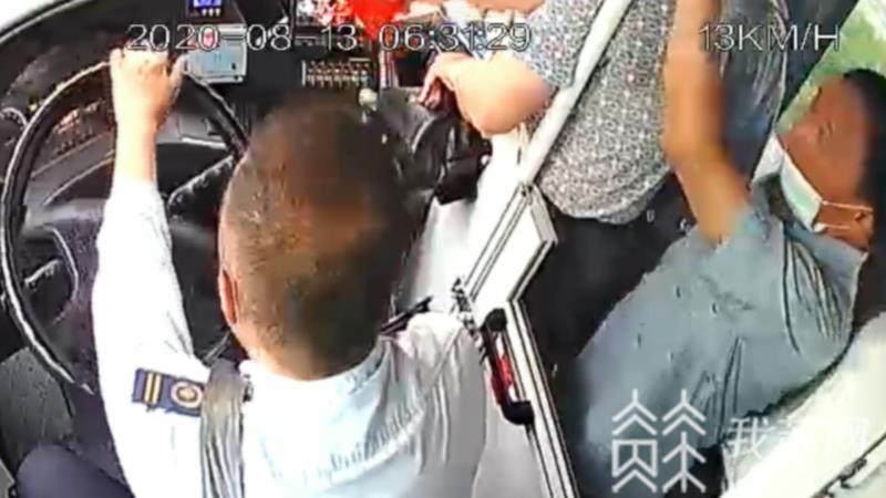 ■暖心!七旬老人特殊“红包”送给公交车司机