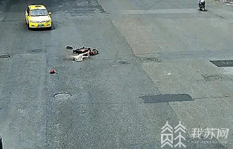 头盔■不仅要戴更要戴牢!两起事故让您看到正确佩戴头盔的重要性