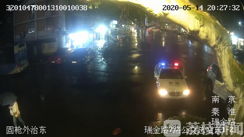[婴儿]新手妈妈紧急向警车求助 两月大婴儿全身过敏