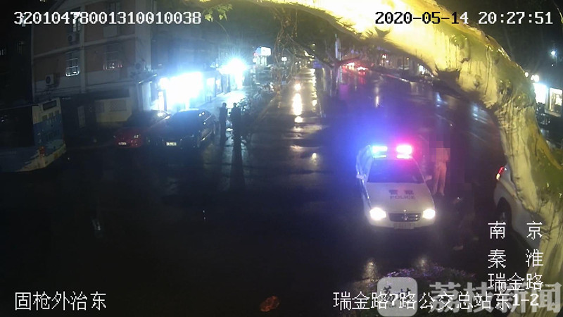 [婴儿]新手妈妈紧急向警车求助 两月大婴儿全身过敏
