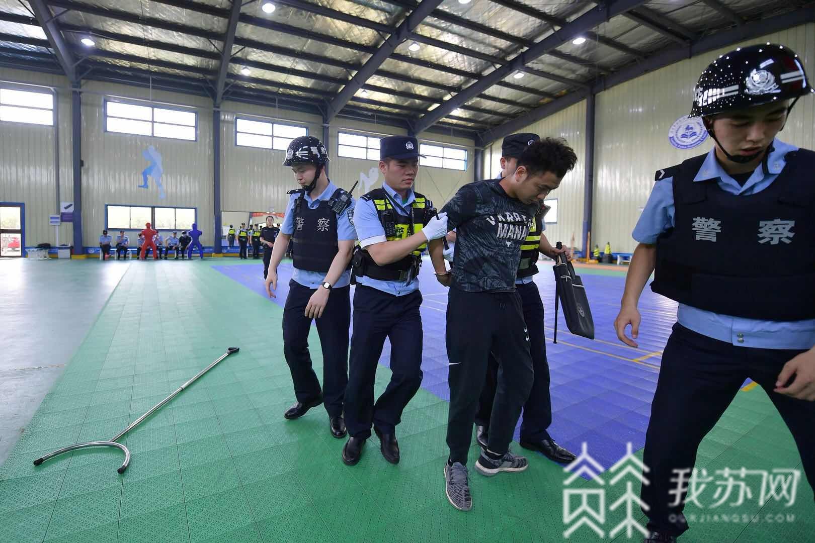 练兵■看过来，警察叔叔们全警练兵