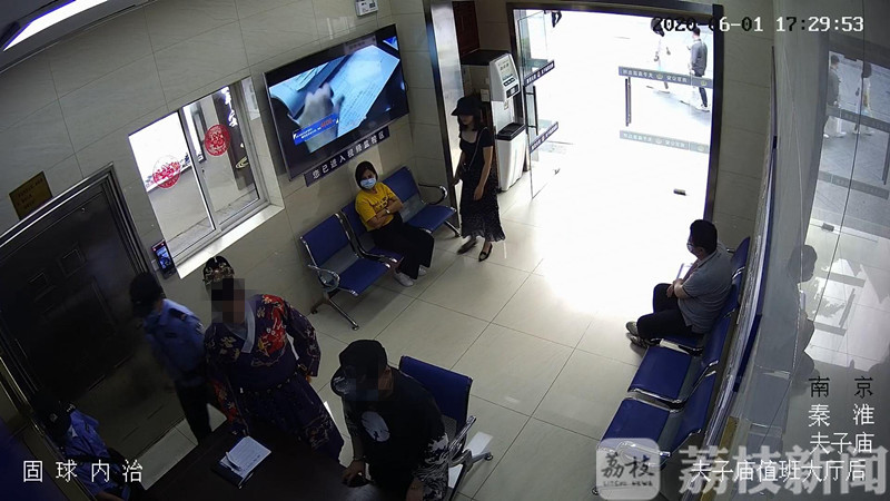 [锦衣卫]光临夫子庙 被警察叔叔拦下了 “锦衣卫”