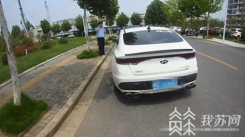 改装@民警提醒：这些改装不仅违法 而且危险 深夜改装车“炸街”轰鸣