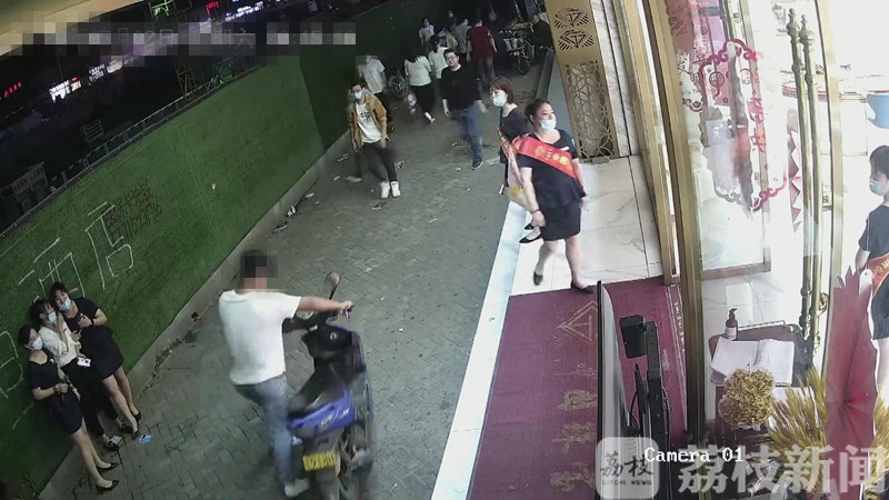民警■他为什么盗窃送到民警前面“求被关”