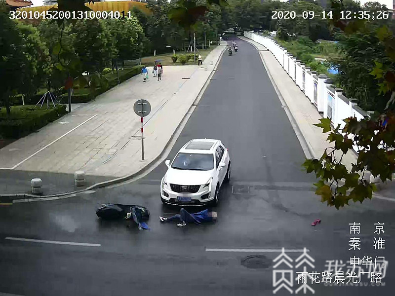 头盔■不仅要戴更要戴牢!两起事故让您看到正确佩戴头盔的重要性