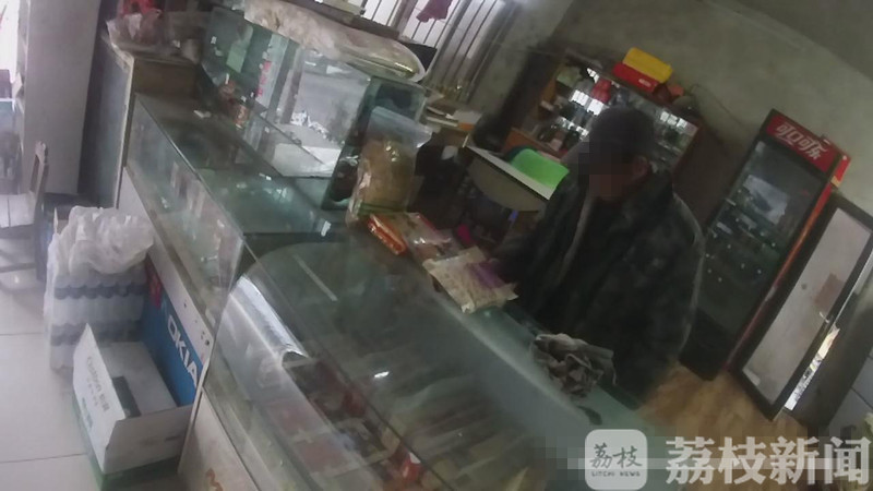 ■几十年老店最近屡卖假烟？监控还原真相
