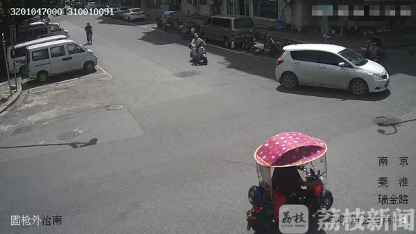 晕倒的男子被救助 出院时等待他的是一副手铐