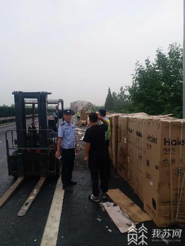 民警■货车“追尾”，20万元货物损毁！民警判定：“前车主要责任！”