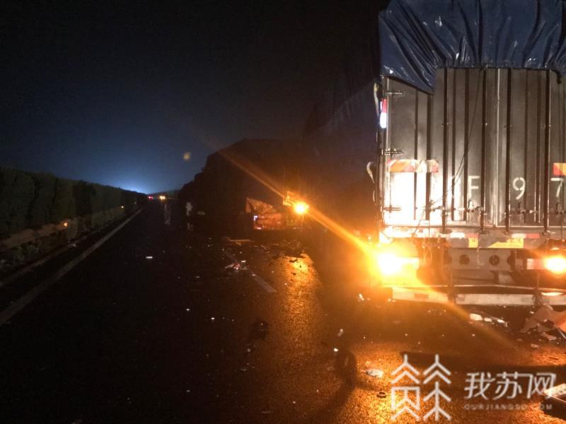 民警■货车“追尾”，20万元货物损毁！民警判定：“前车主要责任！”