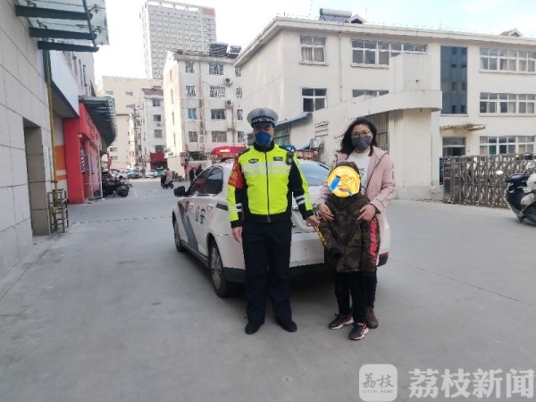 不戴口罩上街“闲逛” 9岁男孩被交警“带回”——这个阶段，千万