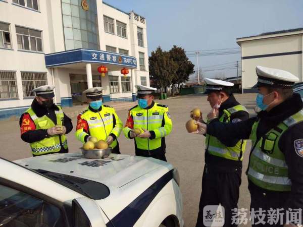 交警队长“硬核”喊话：“谁不吃鸡蛋，我找他家属告状！”