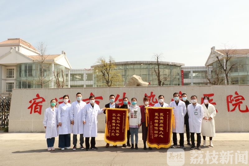 ■为了送上“爱的抱抱”,在隔离期满之后,他们相约来到这里