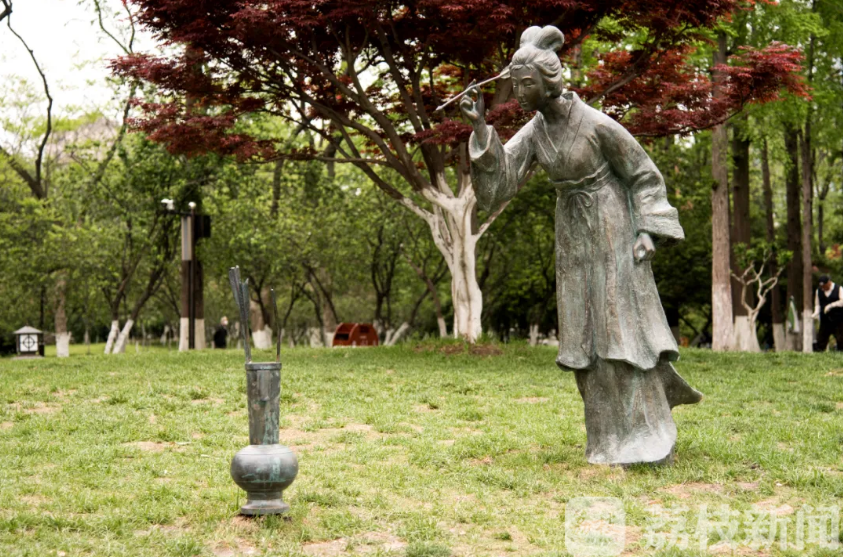 雕塑■既“涨姿势”又有趣!南京莫愁湖雕塑“上新”啦