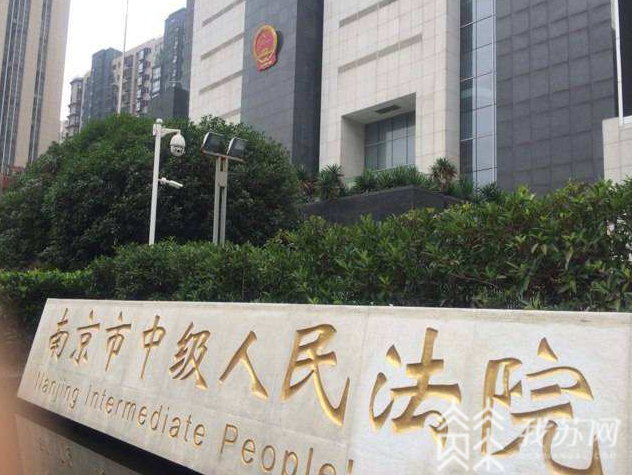 遗嘱■法庭上出现两份截然不同的遗嘱，这份遗产该归谁？