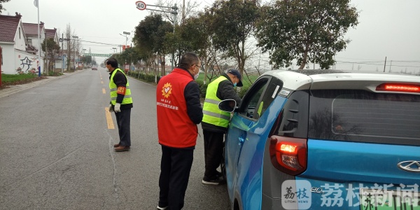 海安高新区界河村：“表哥”“表姐”换装上阵，防控防疫动真碰硬