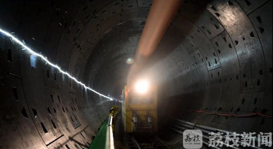 苏州■ 明年开通试运营 苏州轨交5号线今天“洞通”