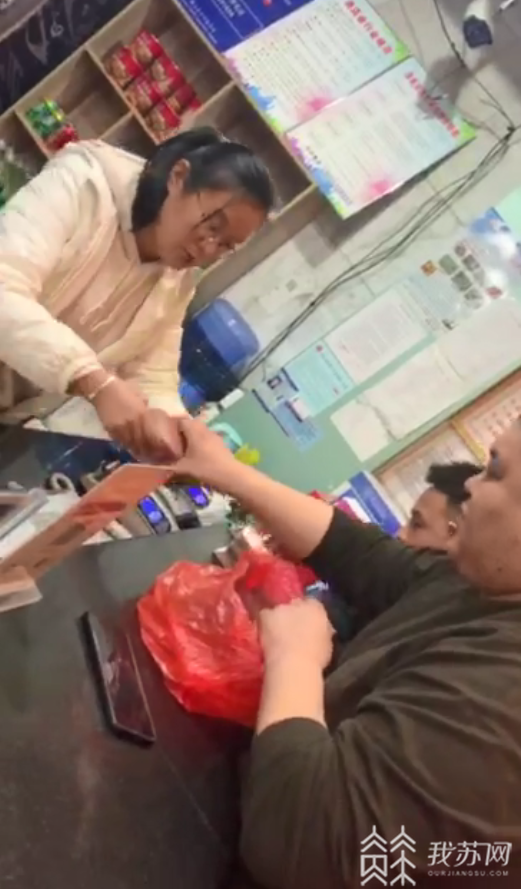 现金■追踪：“消失的豪车”又出“新剧情”：神秘中间人称拿现金就可立即“赎”车|解忧帮