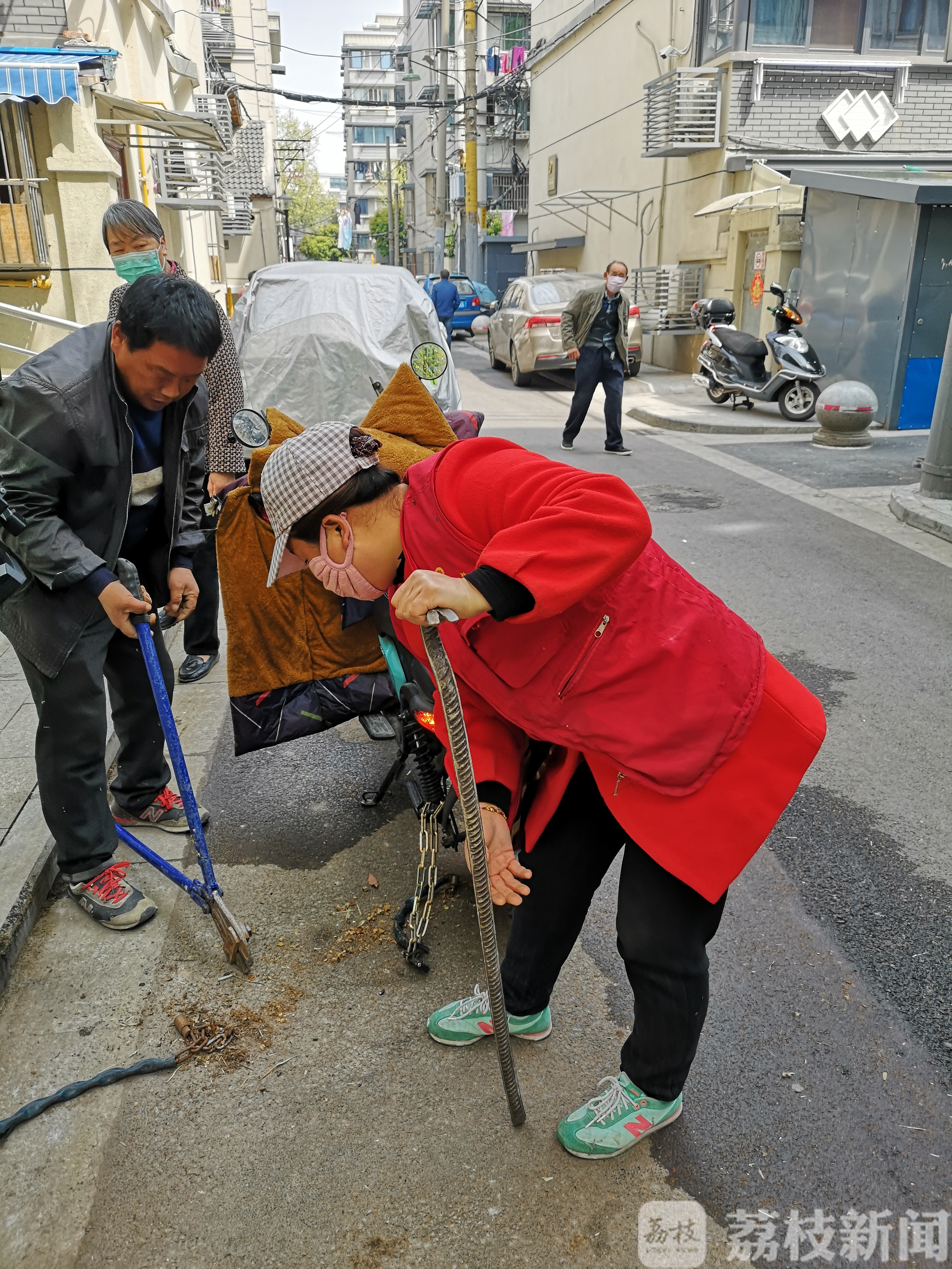 小区■小区拆了地锁，如何长效管理？