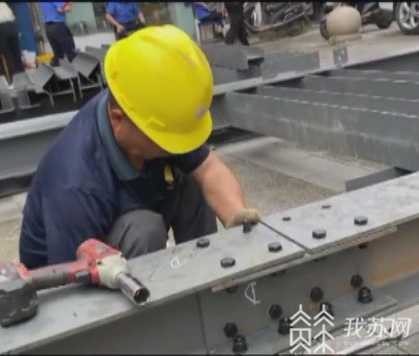 电梯■镇江首部老小区加装电梯开工建设