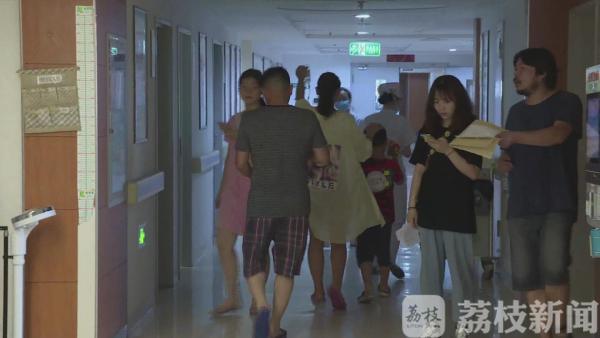 “换季病”小患者猛增近一倍 “冷热交替”谨防病毒趁虚而入