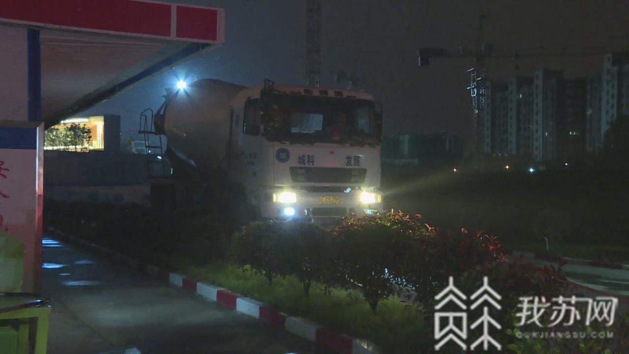 行动■镇江市环境生态局开展夜查护考行动