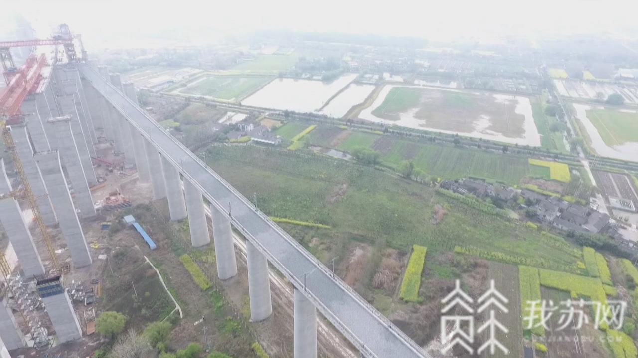 [扬州]——连镇铁路扬州东站施工进入冲刺阶段 两条国家级铁路干线“交汇点”