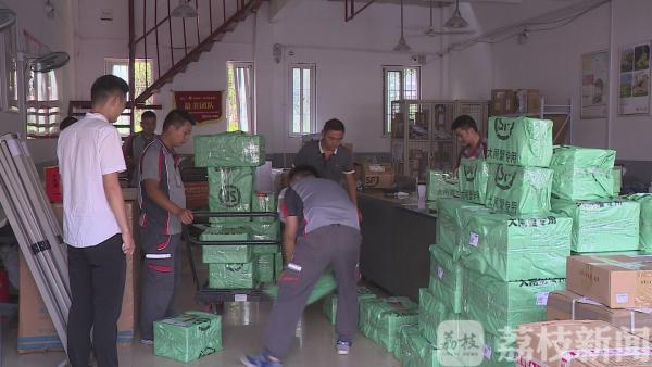 遭遇中秋消费高峰 洪泽湖大闸蟹日销售10万斤堪比“春运”