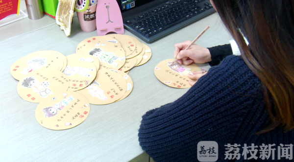 别人家的班主任：手绘45幅漫画送全班毕业生