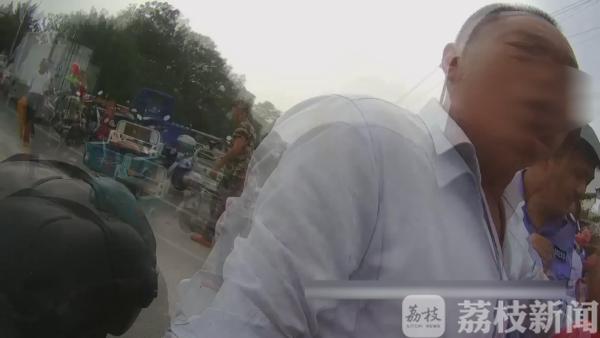 当儿子面发酒疯 男子妨碍公务被刑拘