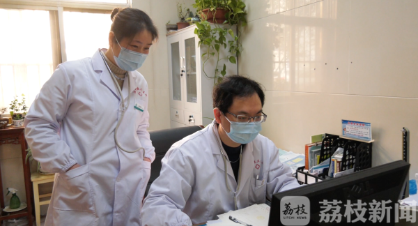 扬中夫妻医生齐上阵 共“战”疫情