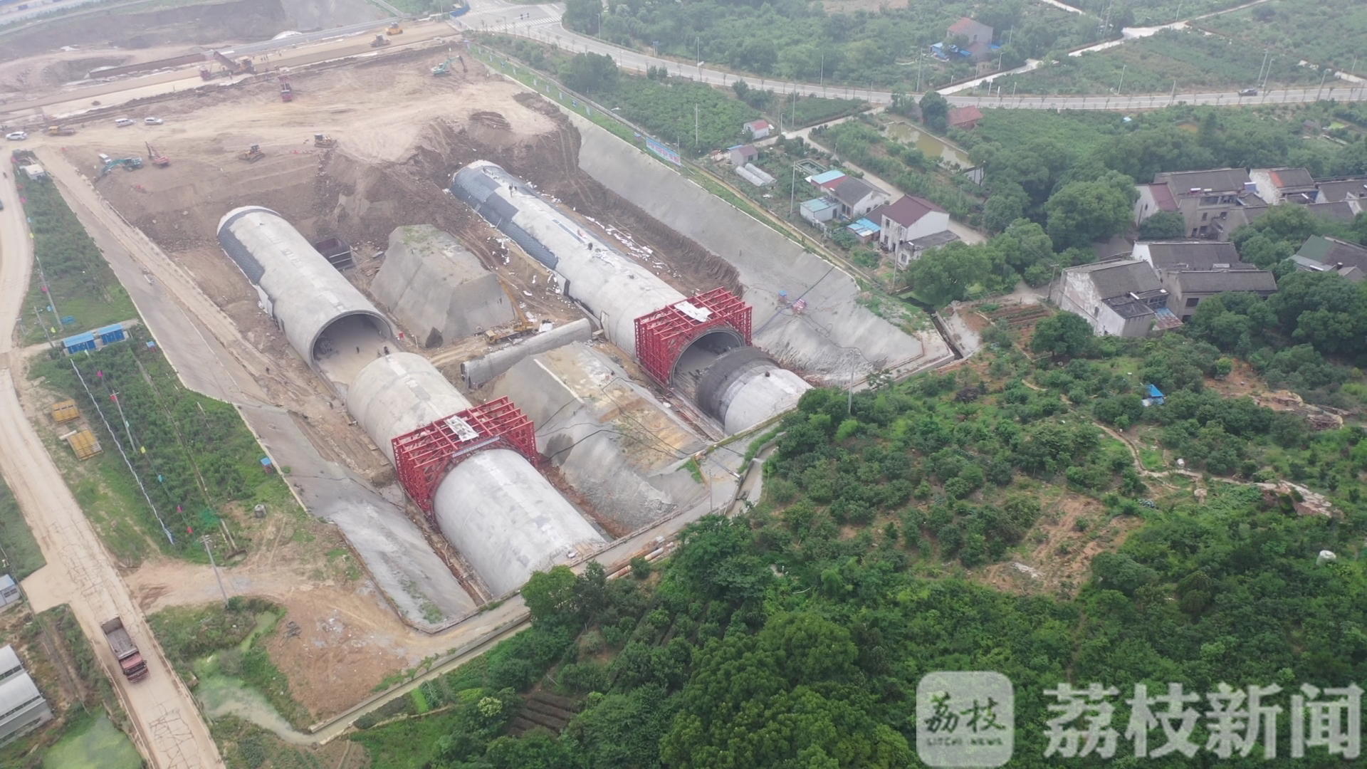 ■通了！苏锡常南部高速公路邀贤山隧道加紧建设