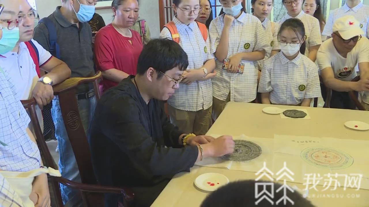 『拓片』“忆江南——苏州大运河碑刻拓片展”开展 非遗传承人现场教学
