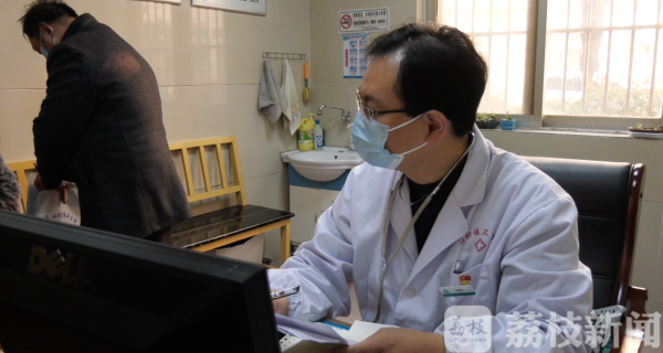 扬中夫妻医生齐上阵 共“战”疫情