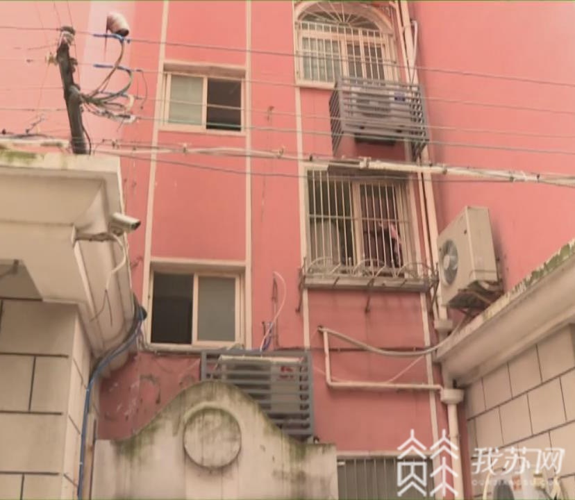 电梯■镇江首部老小区加装电梯开工建设