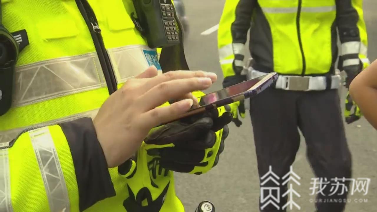 头盔■不戴头盔?常州开出罚款第一单