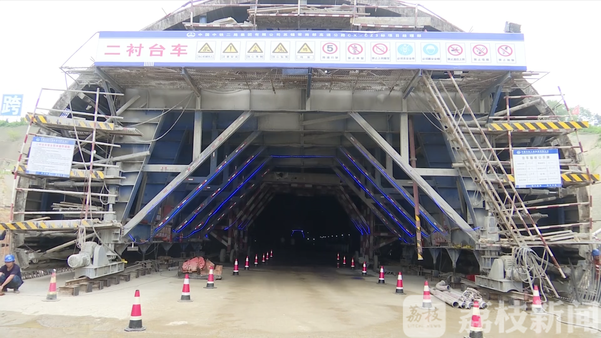 ■通了！苏锡常南部高速公路邀贤山隧道加紧建设
