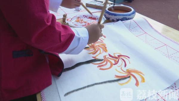 别人家的幼儿园：300余名唐装宝宝水墨画中秋