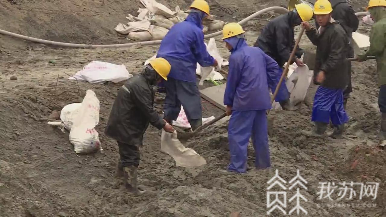#应急#苏州工地积极做好应急防汛保安全 增加水泵全力外排积水