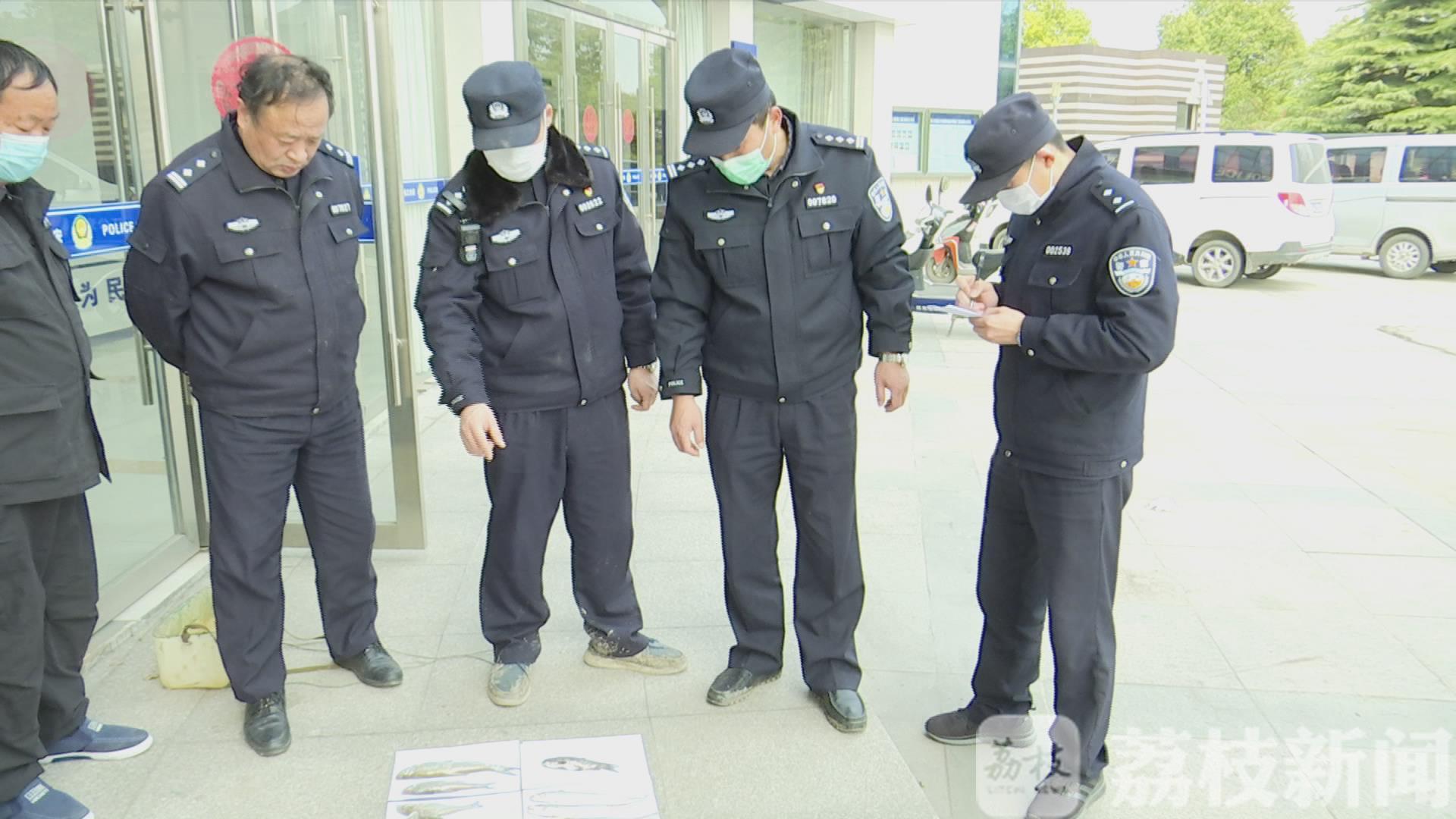『长江』 一老汉撒网偷捕被抓获 无视长江水域全面禁捕令