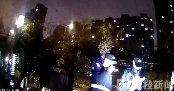 小伙网贷无力偿还跳河轻生 民警及时救回一命