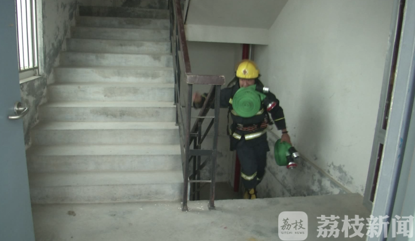 #消防#消防赛场大练兵 负重登高、长跑