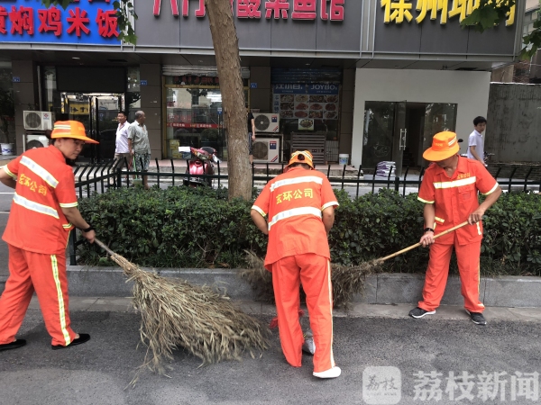 南京试点保洁新模式：高效作业保障环卫工“8小时工作”制泛亚电竞(图2)