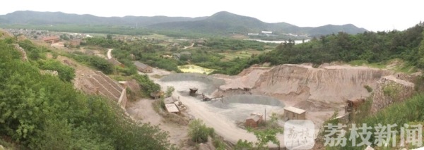 滑坡隐患点变身垂直漂流 南京这处废弃矿坑治理新玩法了解一下！